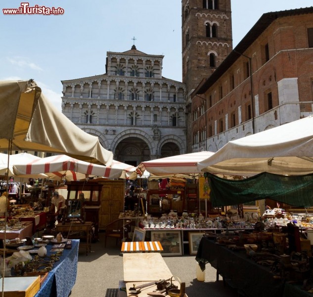  LUCCA  Antique Market in Lucca